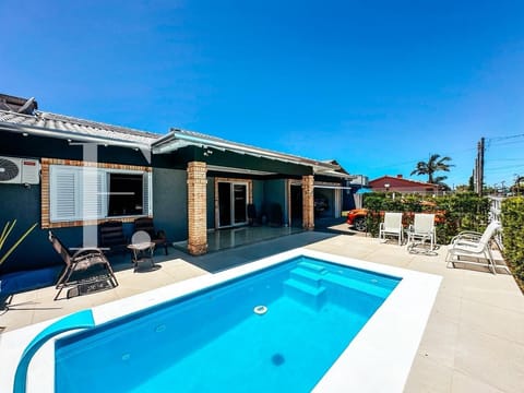 Casa com 170m², 3 dormitórios, 1 suíte, 4 vagas, no bairro Rainha do Mar em Xangri-Lá