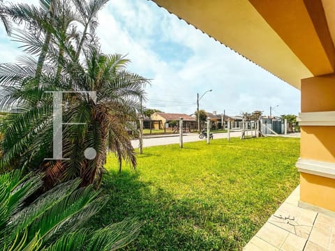 Casa com 217m², 5 dormitórios, 3 suítes, 4 vagas, no bairro Rainha do Mar em Xangri-Lá