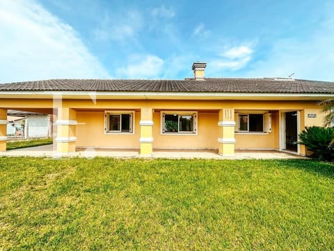 Casa com 217m², 5 dormitórios, 3 suítes, 4 vagas, no bairro Rainha do Mar em Xangri-Lá