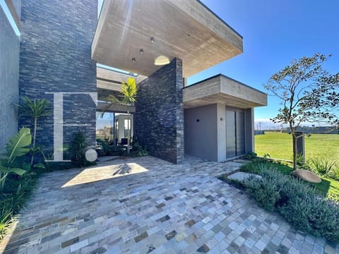 Casa com 171m², 3 dormitórios, 3 suítes, 2 vagas, Santorini em Xangri-Lá