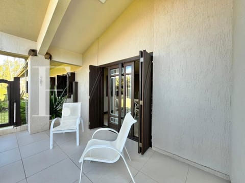 Casa com 200m², 4 dormitórios, 2 suítes, 2 vagas, no bairro Centro em Xangri-Lá