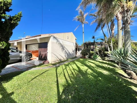 Casa com 200m², 4 dormitórios, 2 suítes, 2 vagas, no bairro Centro em Xangri-Lá