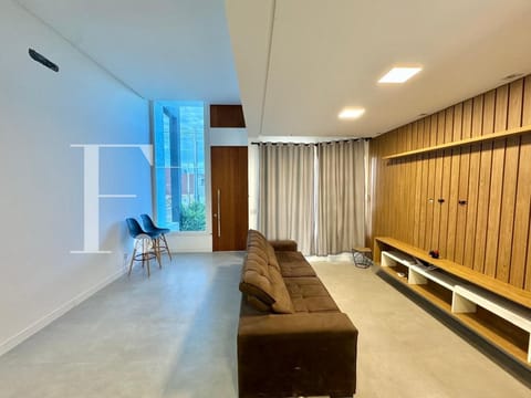 Casa com 80m², 2 dormitórios, 1 suíte, 2 vagas, no bairro Zona Nova em Capão da Canoa