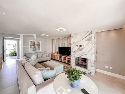 Sobrado com 152m², 4 dormitórios, 2 suítes, 2 vagas, Pateo Marbella em Xangri-Lá