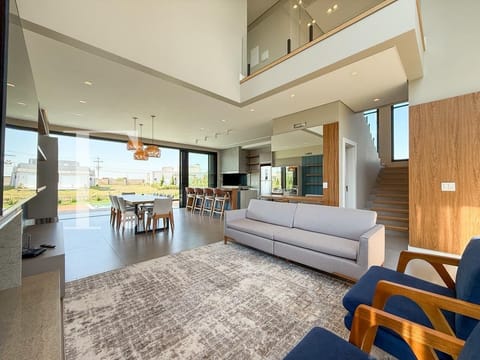 Sobrado com 230m², 5 dormitórios, 5 suítes, 2 vagas, Riviera em Xangri-Lá