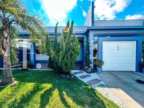 Casa com 220m², 3 dormitórios, 1 suíte, 2 vagas, no bairro Noiva do Mar em Xangri-Lá