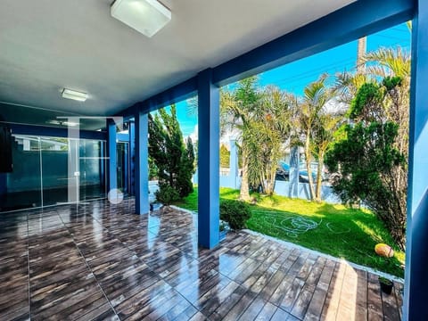 Casa com 220m², 3 dormitórios, 1 suíte, 2 vagas, no bairro Noiva do Mar em Xangri-Lá