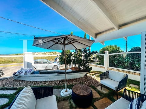 Casa com 280m², 5 dormitórios, 2 suítes, 2 vagas, no bairro Atlântida em Xangri-Lá