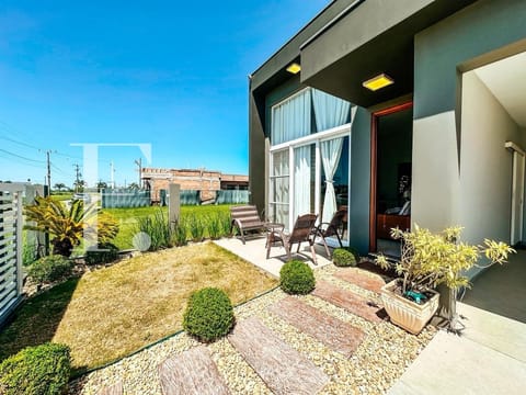 Casa com 144m², 3 dormitórios, 1 suíte, 2 vagas, Santorini em Xangri-Lá