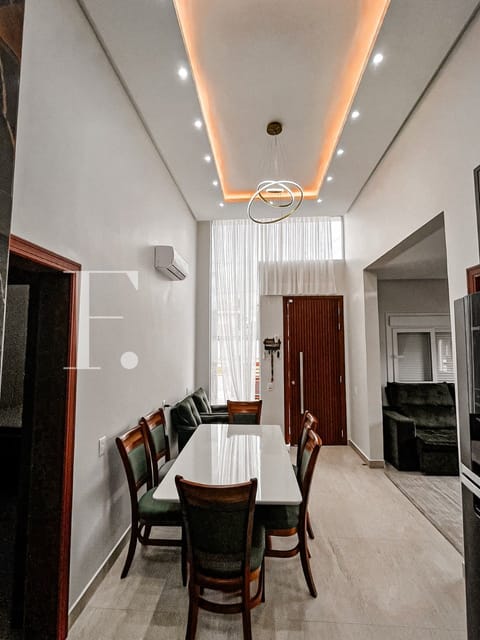 Casa com 82m², 3 dormitórios, 1 suíte, 2 vagas, no bairro Noiva do Mar em Xangri-Lá