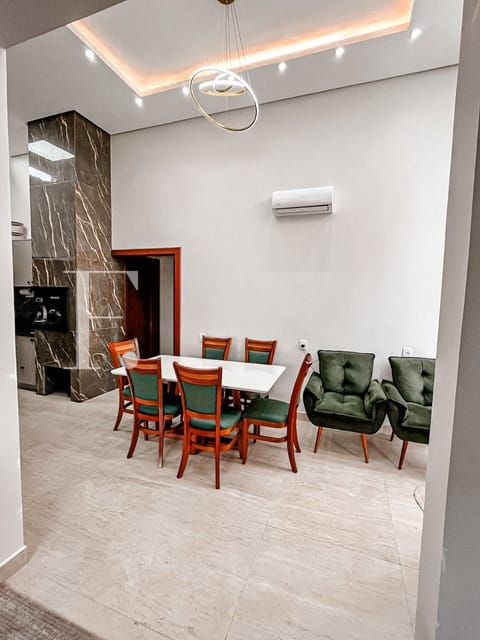 Casa com 82m², 3 dormitórios, 1 suíte, 2 vagas, no bairro Noiva do Mar em Xangri-Lá