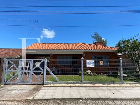 Casa com 169m², 4 dormitórios, 3 suítes, 3 vagas, no bairro Noiva do Mar em Xangri-Lá