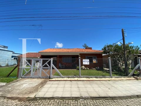 Casa com 169m², 4 dormitórios, 3 suítes, 3 vagas, no bairro Noiva do Mar em Xangri-Lá