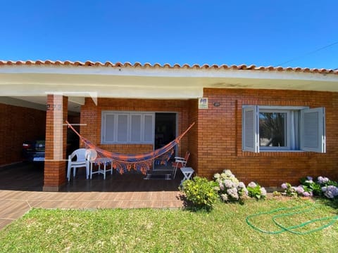 Casa com 169m², 4 dormitórios, 3 suítes, 3 vagas, no bairro Noiva do Mar em Xangri-Lá