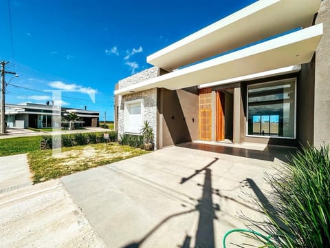 Casa com 130m², 3 dormitórios, 3 suítes, 2 vagas, Santorini em Xangri-Lá
