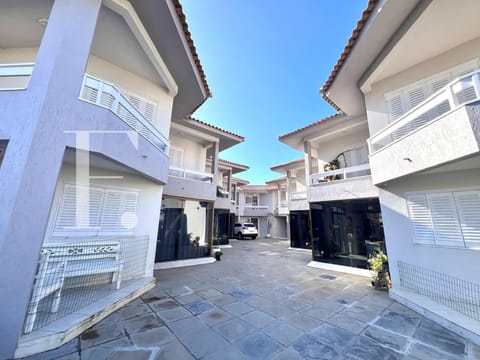 Duplex com 97m², 2 dormitórios, 1 vaga, Residencial Vivendas Costa Mar em Xangri-Lá