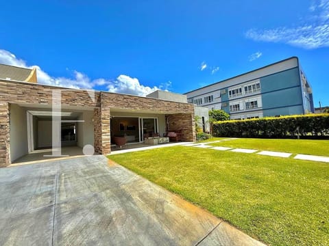 Casa com 282m², 4 dormitórios, 4 suítes, no bairro Atlântida em Xangri-Lá