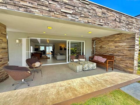Casa com 282m², 4 dormitórios, 4 suítes, no bairro Atlântida em Xangri-Lá