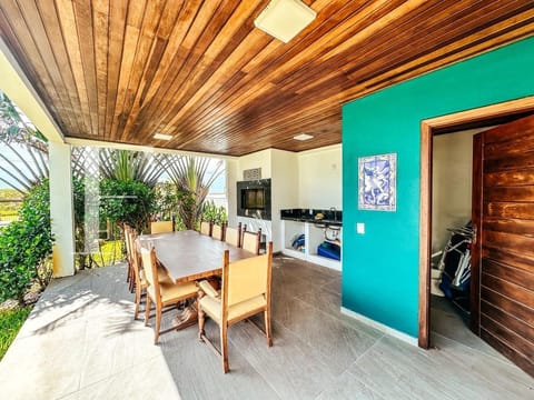 Casa com 284m², 4 dormitórios, 4 suítes, 4 vagas, no bairro Atlântida em Xangri-Lá