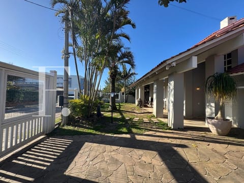 Casa com 381m², 4 dormitórios, 2 suítes, no bairro Atlântida em Xangri-Lá