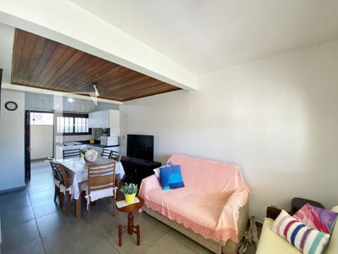 Duplex com 90m², 2 dormitórios, 1 vaga, no bairro Maristela em Xangri-Lá