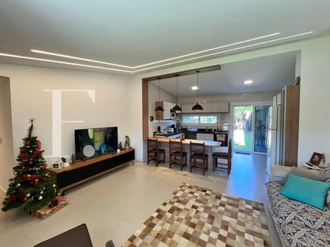 Casa com 180m², 4 dormitórios, 2 suítes, 2 vagas, no bairro Atlântida em Xangri-Lá