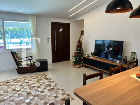 Casa com 180m², 4 dormitórios, 2 suítes, 2 vagas, no bairro Atlântida em Xangri-Lá