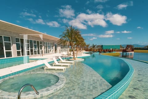 Terreno em Condomínio com 240m², Wave Home Resort em Xangri-Lá
