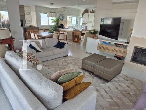 Casa Condomínio com 165m², 4 dormitórios, 4 suítes, 2 vagas, Atlântico Villas Club em Atlântida Sul