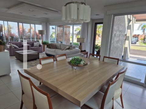 Casa Condomínio com 165m², 4 dormitórios, 4 suítes, 2 vagas, Atlântico Villas Club em Atlântida Sul