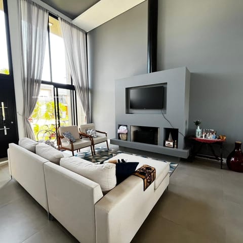Sobrado com 214m², 4 dormitórios, 4 suítes, 2 vagas, Blue em Xangri-Lá
