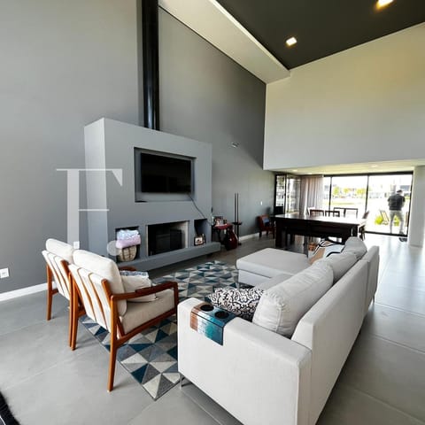 Sobrado com 214m², 4 dormitórios, 4 suítes, 2 vagas, Blue em Xangri-Lá