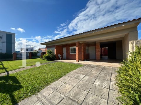 Casa com 257m², 7 dormitórios, 2 suítes, 3 vagas, no bairro Atlântida em Xangri-Lá