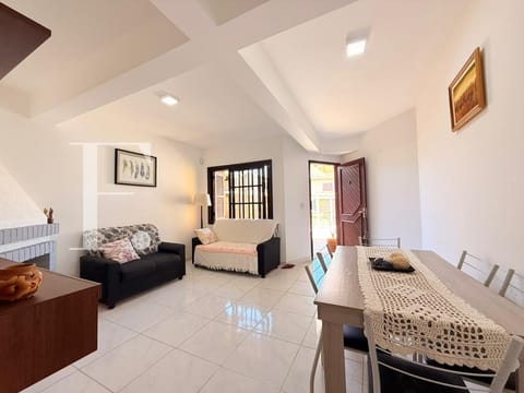 Duplex com 137m², 3 dormitórios, 1 suíte, 1 vaga, no bairro Noiva do Mar em Xangri-Lá