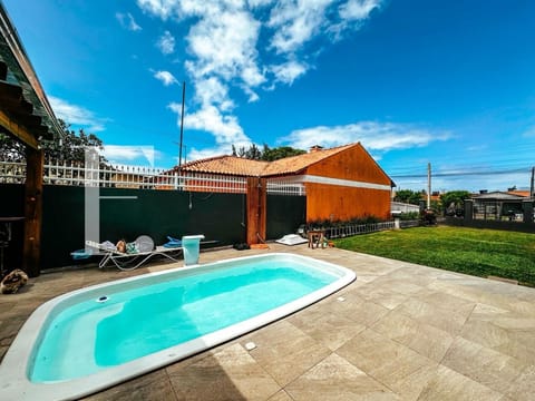 Casa com 360m², 3 dormitórios, 2 vagas, no bairro Rainha do Mar em Xangri-Lá