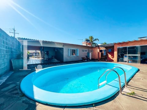 Casa com 230m², 3 dormitórios, 1 suíte, 2 vagas, no bairro Atlântida em Xangri-Lá