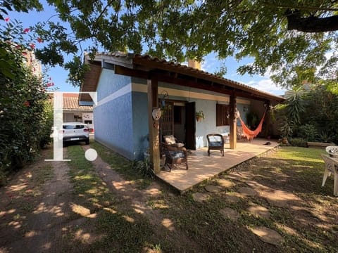 Casa com 98m², 2 dormitórios, 1 suíte, 2 vagas, no bairro Centro em Xangri-Lá