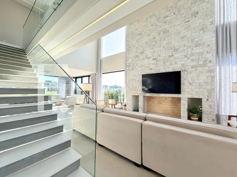 Sobrado com 360m², 5 dormitórios, 5 suítes, 2 vagas, Amare Home Resort em Xangri-Lá