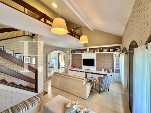 Casa com 261m², 4 dormitórios, 2 suítes, 2 vagas, no bairro Centro em Xangri-Lá