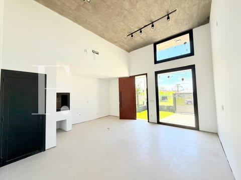 Casa com 90m², 3 dormitórios, 1 suíte, 1 vaga, no bairro Arpoador em Xangri-Lá