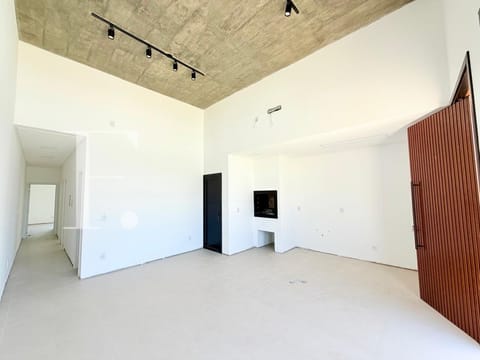 Casa com 90m², 3 dormitórios, 1 suíte, 1 vaga, no bairro Arpoador em Xangri-Lá