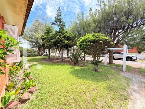 Casa com 176m², 3 dormitórios, 1 suíte, 2 vagas, no bairro Rainha do Mar em Xangri-Lá