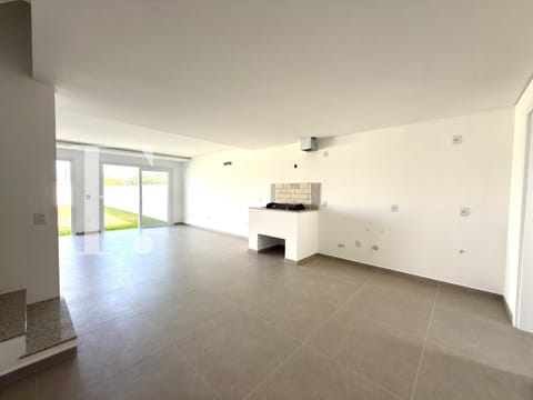 Sobrado com 155m², 3 dormitórios, 1 suíte, 2 vagas, Pateo Marbella em Xangri-Lá