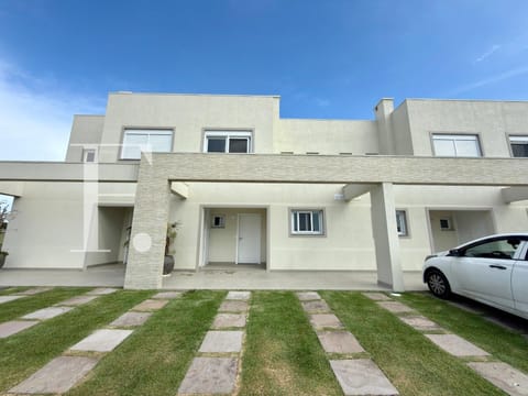 Sobrado com 155m², 3 dormitórios, 1 suíte, 2 vagas, Pateo Marbella em Xangri-Lá