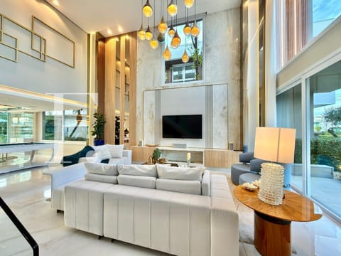 Sobrado com 400m², 5 dormitórios, 5 suítes, 2 vagas, Enseada Lagos em Xangri-Lá