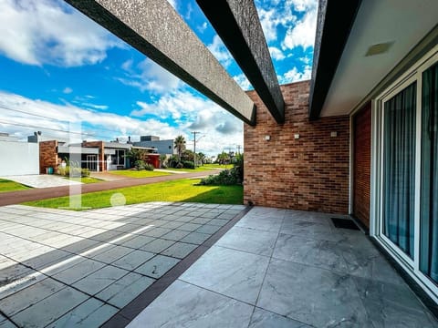 Casa Condomínio com 200m², 4 dormitórios, 4 suítes, 2 vagas, Riviera em Xangri-Lá