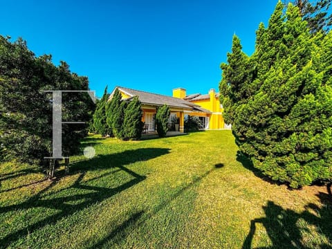 Casa com 325m², 6 dormitórios, 3 suítes, 4 vagas, no bairro Rainha do Mar em Xangri-Lá