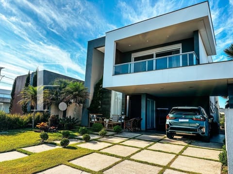Sobrado com 263m², 4 dormitórios, 4 suítes, 2 vagas, Atlântico Villas Club em Atlântida Sul