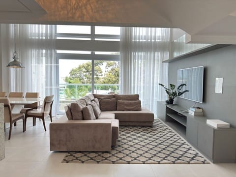 Apartamento com 222m², 3 dormitórios, 3 suítes, 2 vagas, Green Square em Xangri-Lá