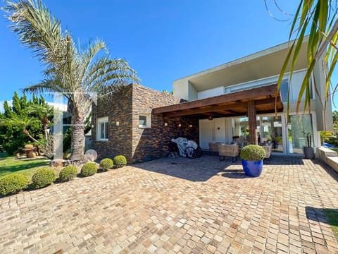 Casa Condomínio com 222m², 4 dormitórios, 4 suítes, 4 vagas, Ventura Club em Xangri-Lá